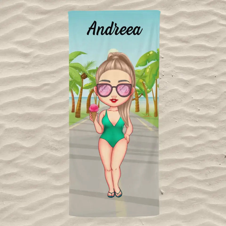 Prosop de plajă personalizat cu fată chibi - pe plajă